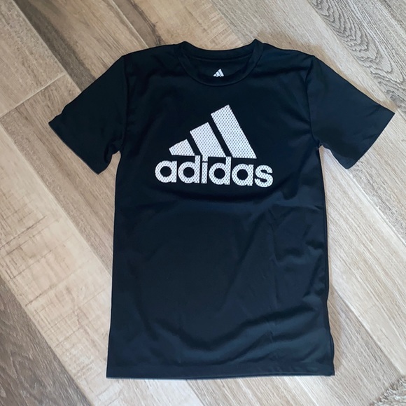 adidas Other - Boys Adidas size medium black logo T